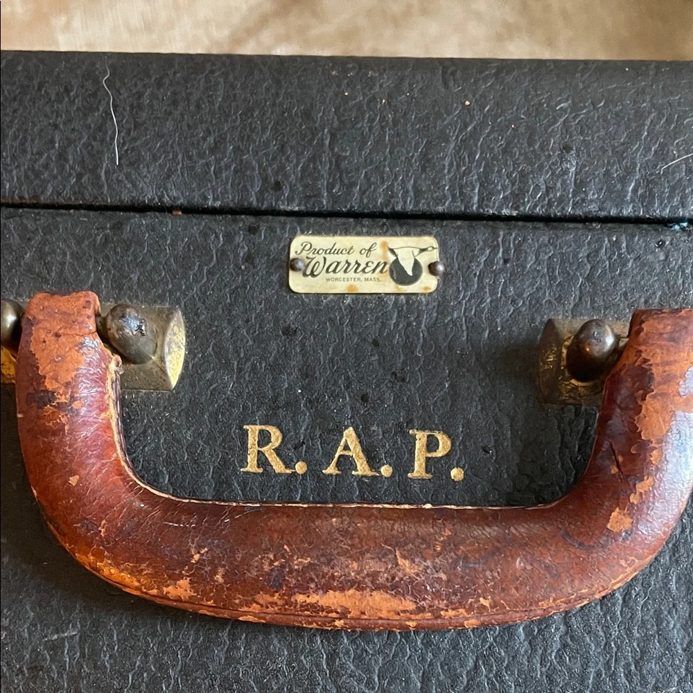 VINTAGE PRODUCT OF WARREN Suitcase 🧳